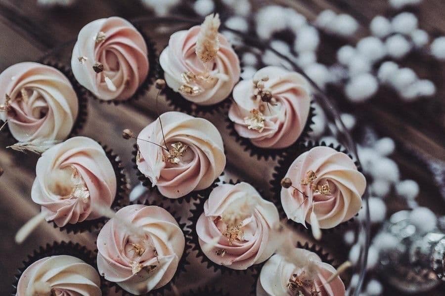 Kleine Cupcakes für die Hochzeit
