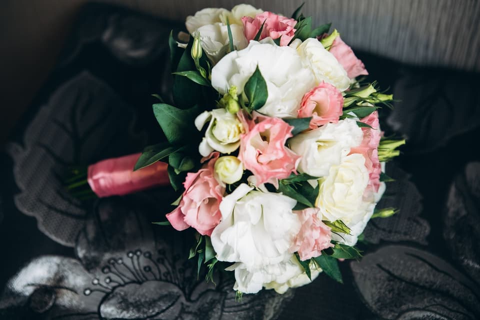 Brautstrauß mit Rosen