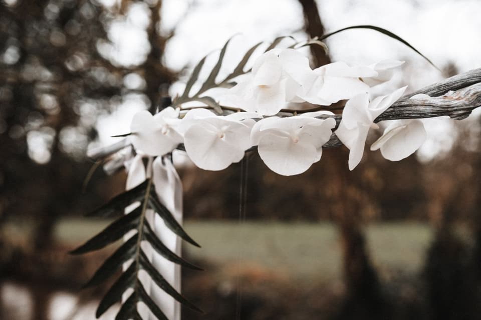 Frische Blumen bei der freien Trauung