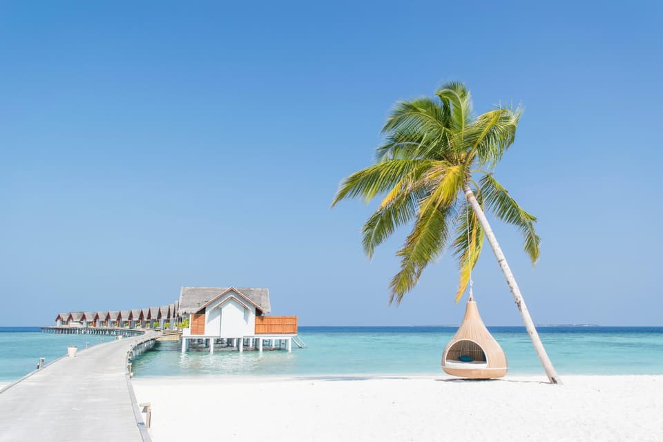 Strand und Wasservillen auf den Malediven