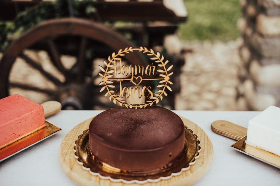 einstöckige Hochzeitstorte mit Cake Topper