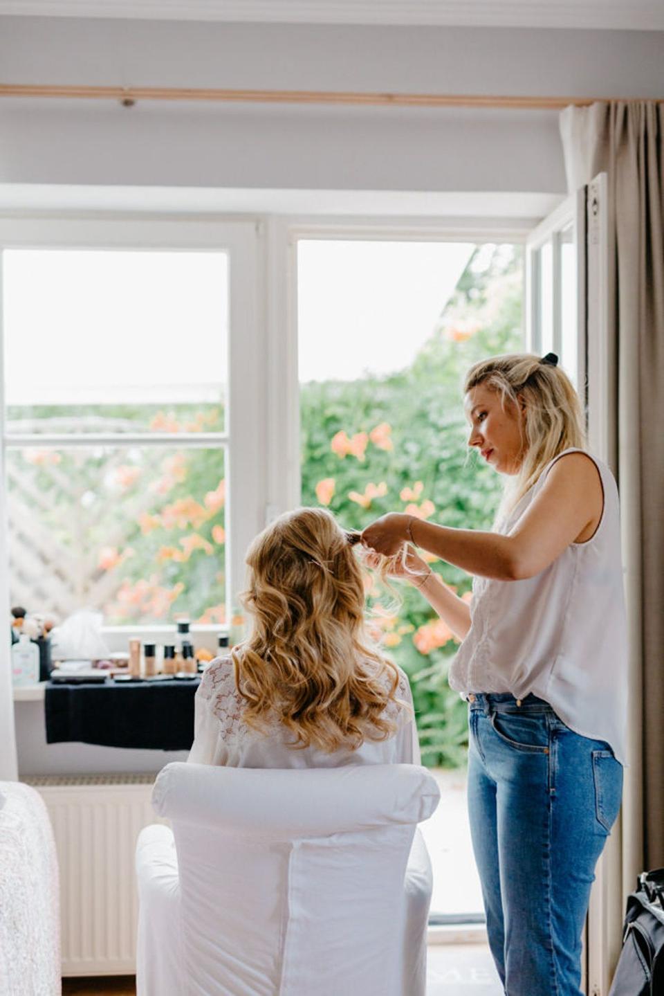 make up artistin macht das brautstyling
