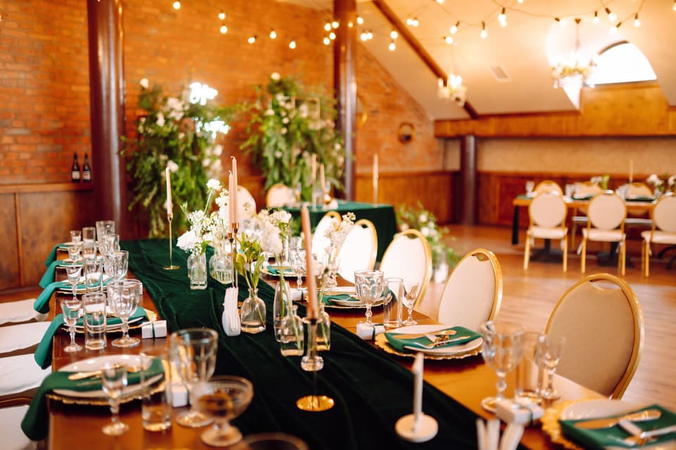 gedeckte Hochzeitstafel