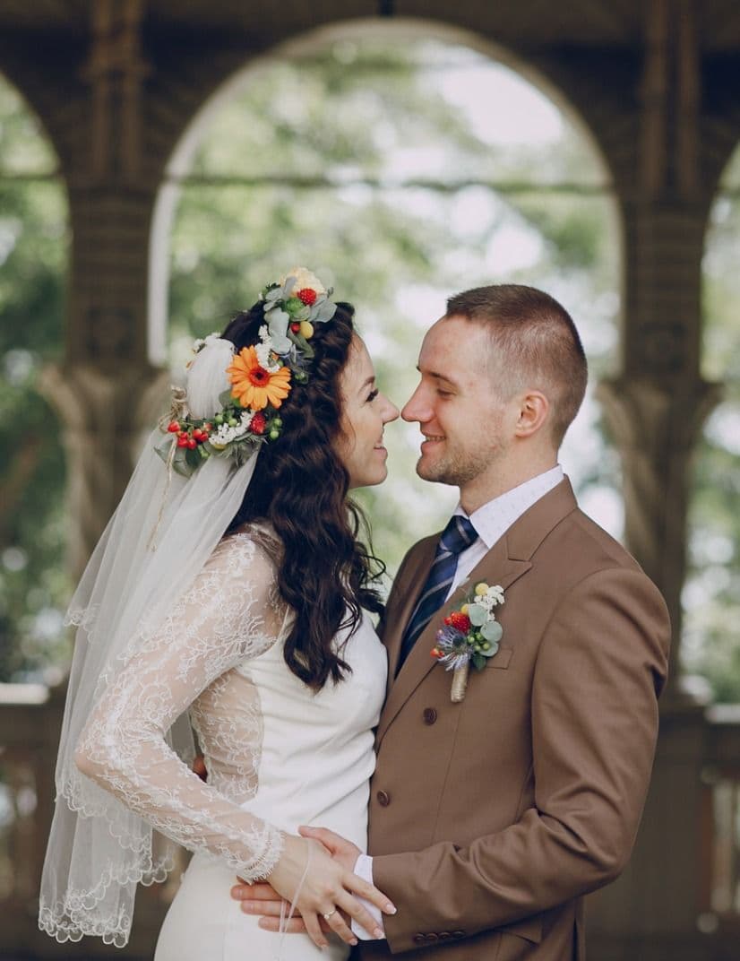 Blumenkranz für eine Sommerhochzeit