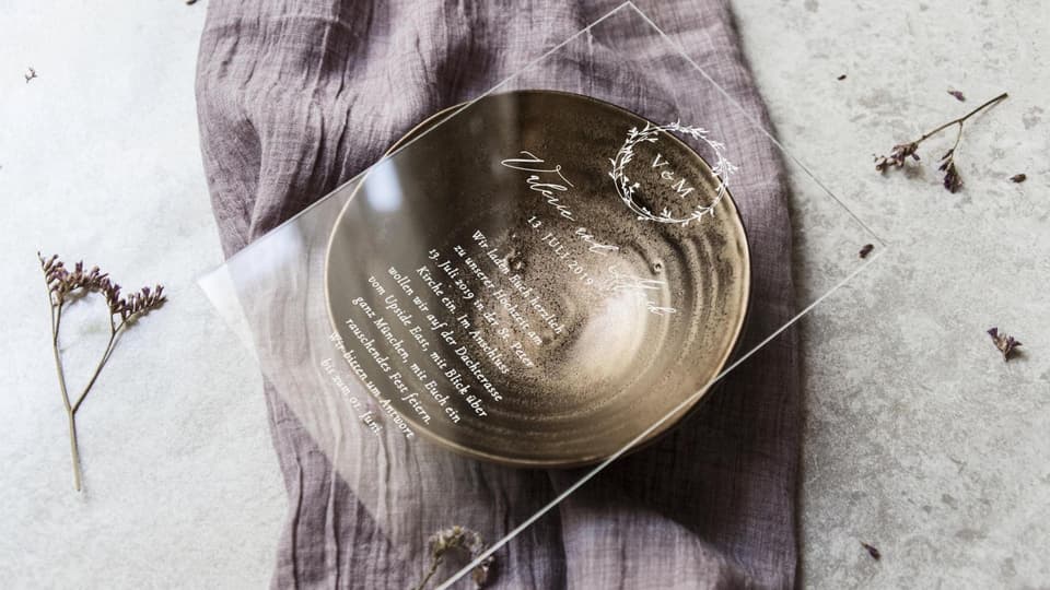 Hochzeitseinladungen auf Acrylglas
