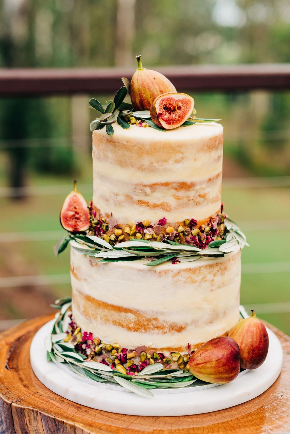Naked Cake mit heller Buttercreme und Feigen