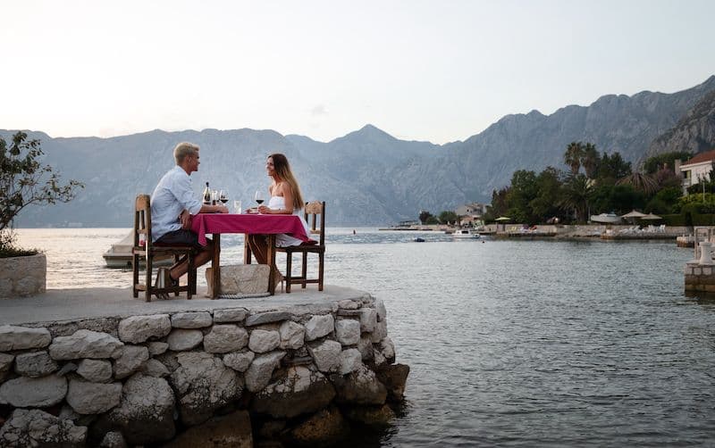 Heiratsantrag mit einer schönen Aussicht