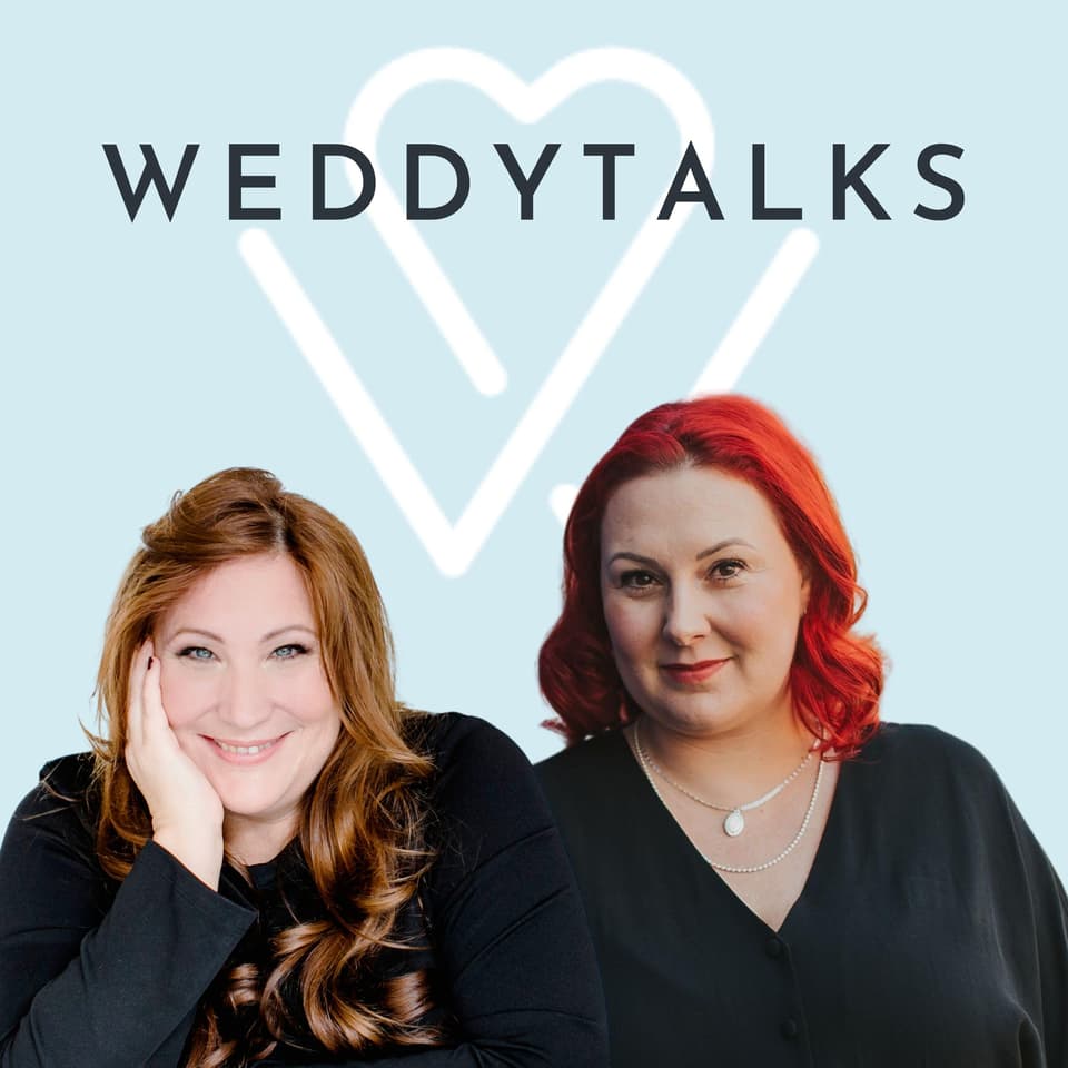 Zwei Frauen vor blauem Hintergrund mit den Worten weddytalks.