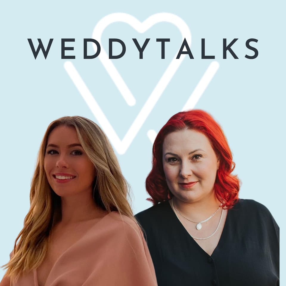 Zwei Frauen vor blauem Hintergrund mit den Worten weddytalks.