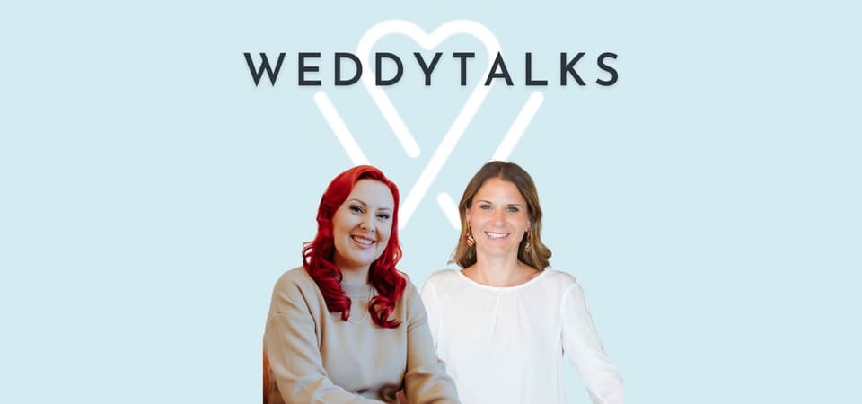 Zwei Frauen vor blauem Hintergrund mit den Worten weddytalks.