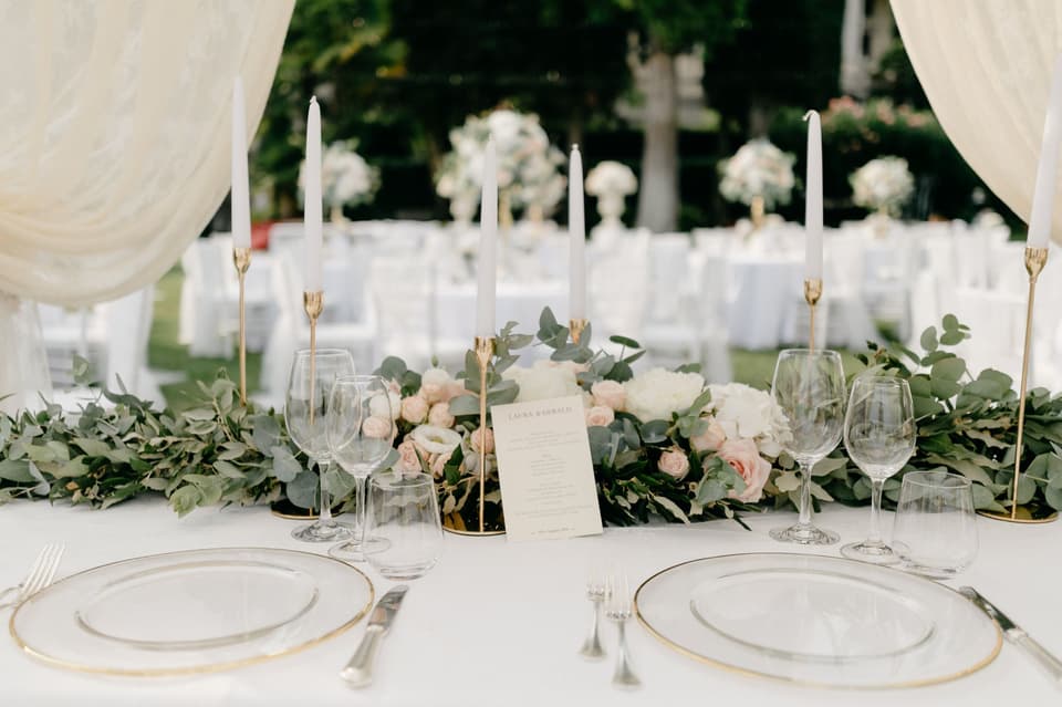 23. Hochzeitstag: gedeckter Tisch für eine Feier