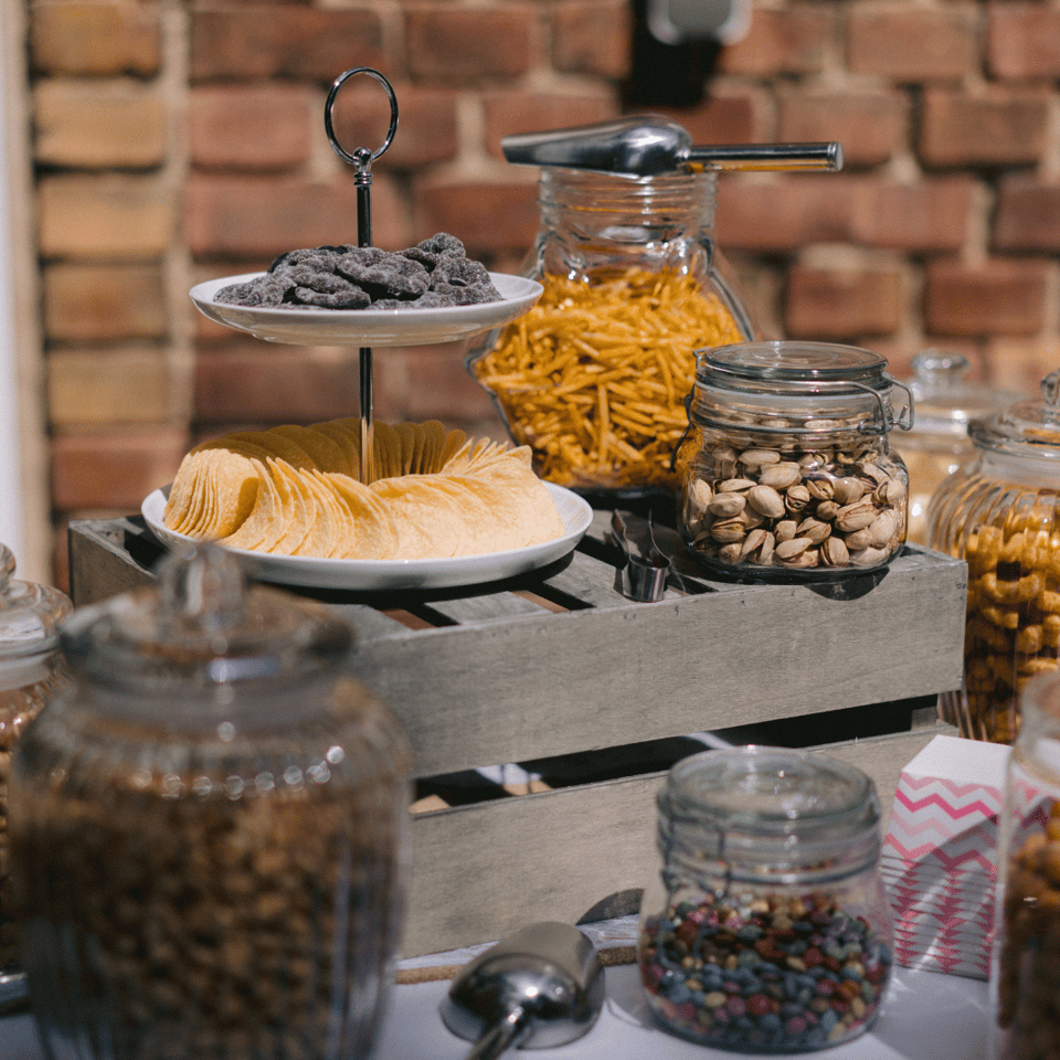 Eine Salty Bar mit Nüssen und Chips