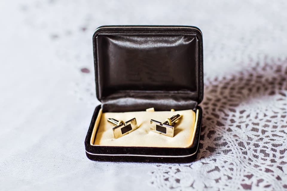 Manschettenknöpfe in Gold zur Hochzeit
