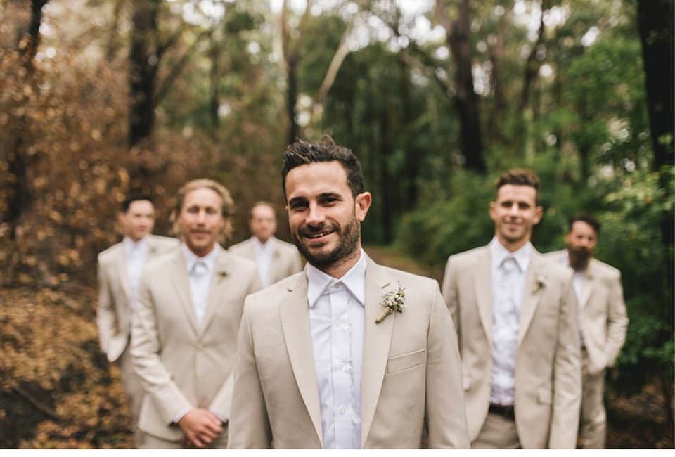 Ein stolzer Groom und seine MĂ€nner