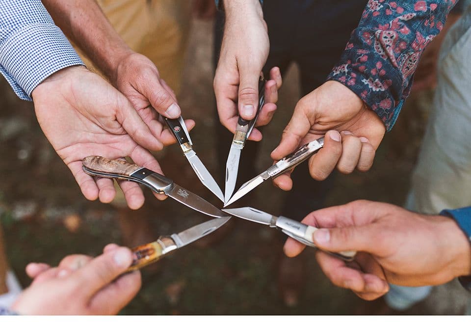 Kleine Geschenke fĂŒr die Groomsmen gehören zur Tradition dazu