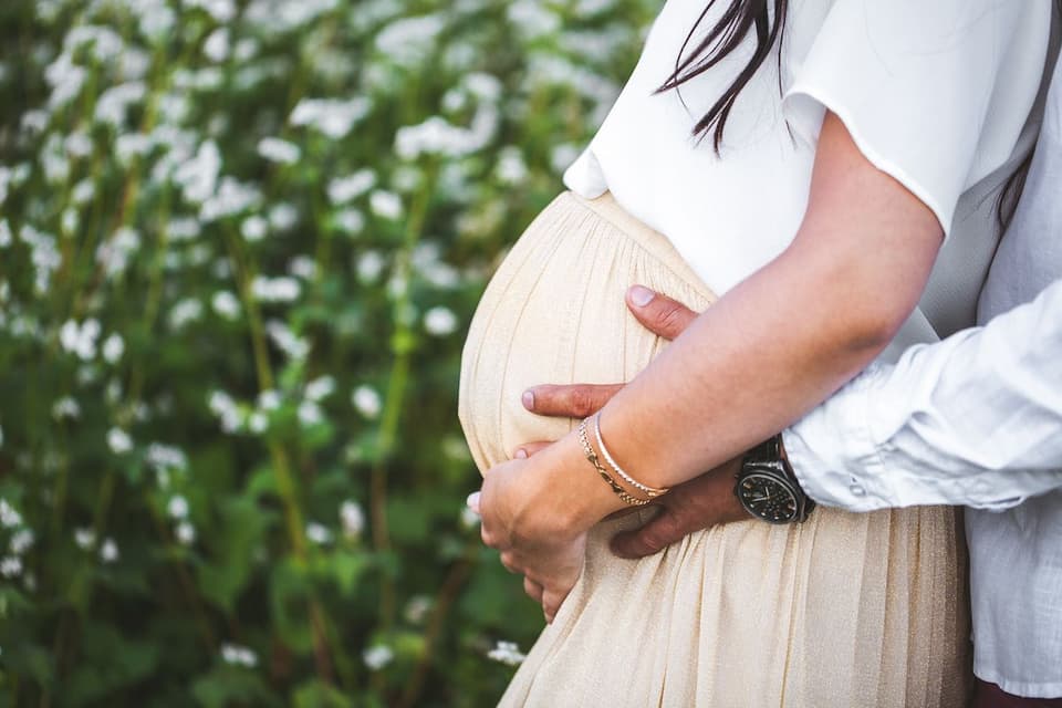 Schwanger heiraten mit Babybauch