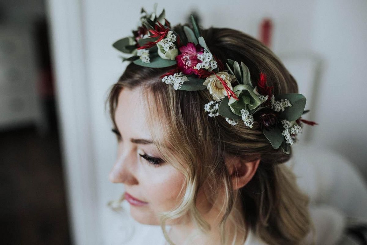 Brautfrisur mit Blumen